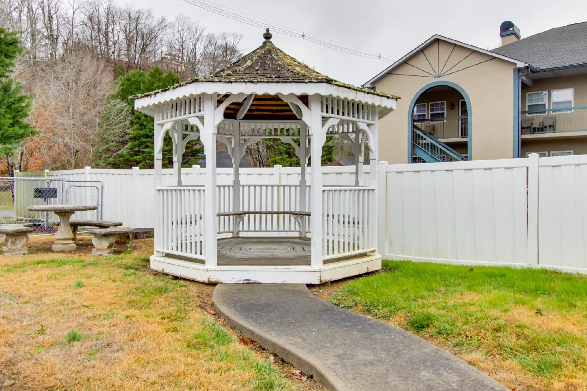 Parkway Condo About Walk To Island In Pigeon Forge! Exterior foto